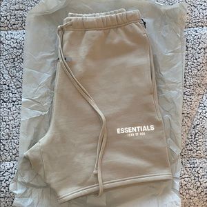 FOG ESSENTIALS Sweat Shorts size Medium, Taupe